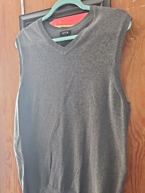 Apt. 9 Men's Charcoal Gray V-Neck Sweater Vest